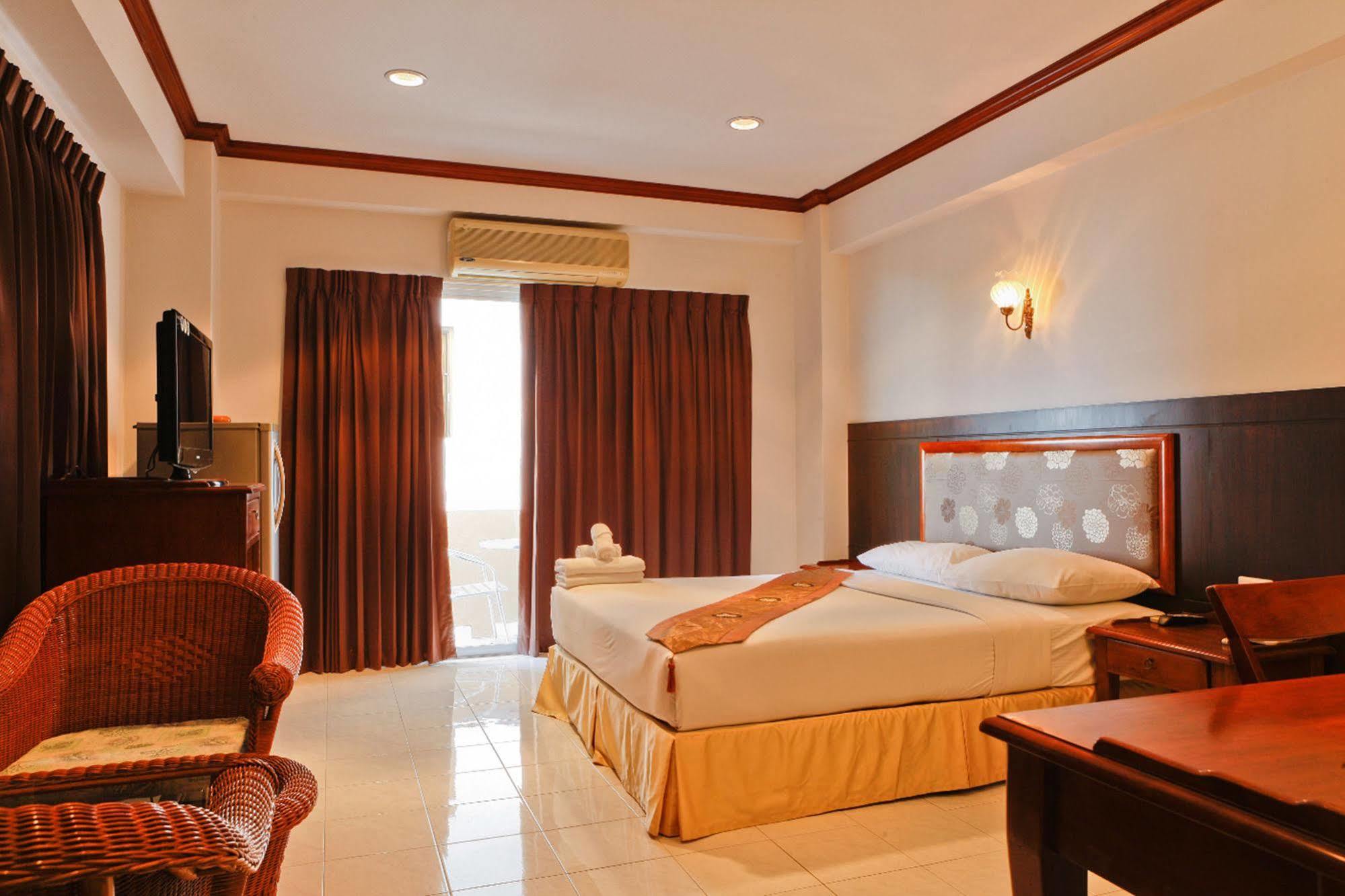 Inn House- Sha Extra Plus Pattaya Exterior foto